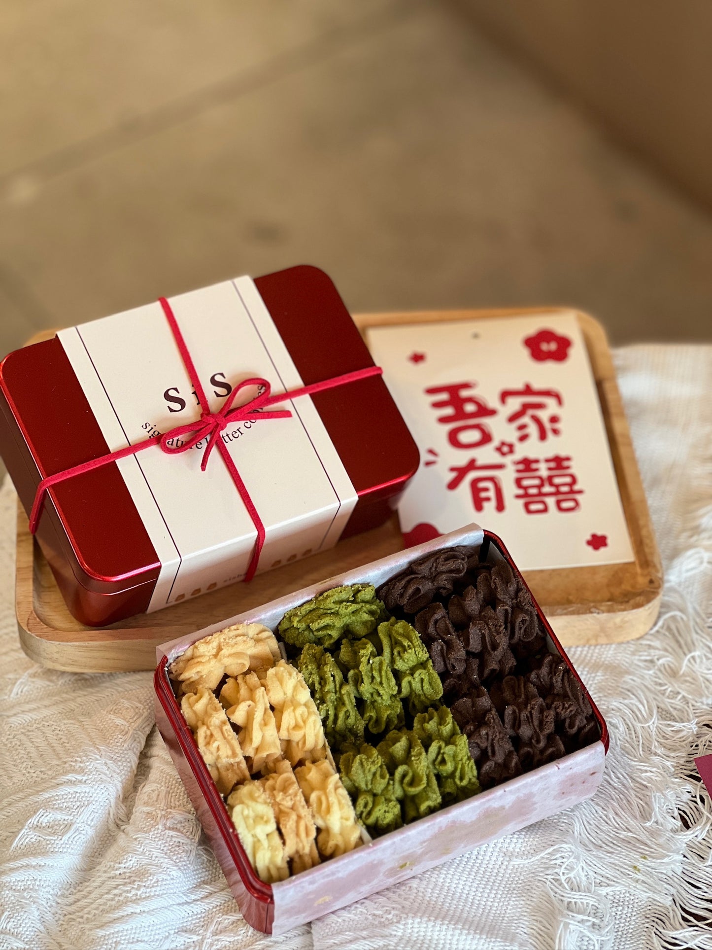 Classic Red Tin With Ribbon